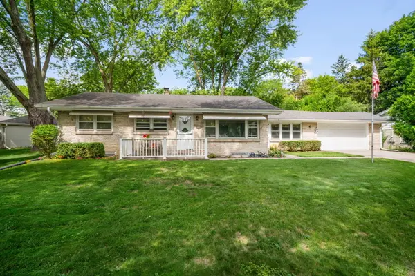 3303 N Knoll Blvd, Wauwatosa, WI 53222