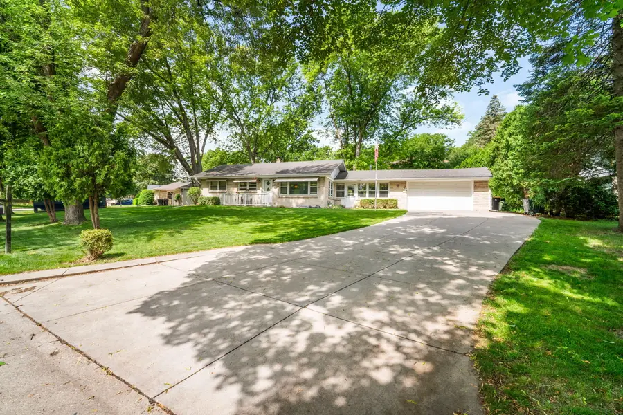 3303 N Knoll Blvd, Wauwatosa, WI 53222 - #3