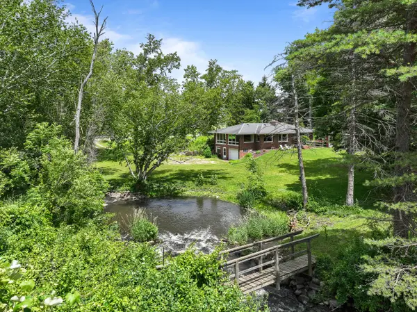 5281 Spring Valley Rd, Lyons, WI 53105
