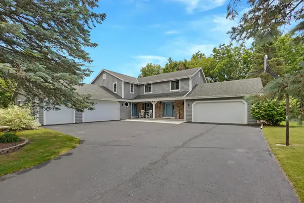 N30W23511 Greenfield Ct, Pewaukee, WI 53072