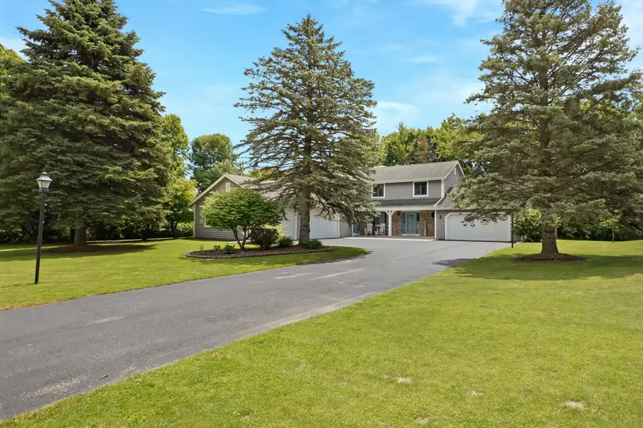 N30W23511 Greenfield Ct, Pewaukee, WI 53072 - #3