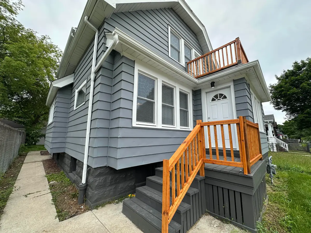 3715 N 22nd St, Milwaukee, WI 53206 - #1