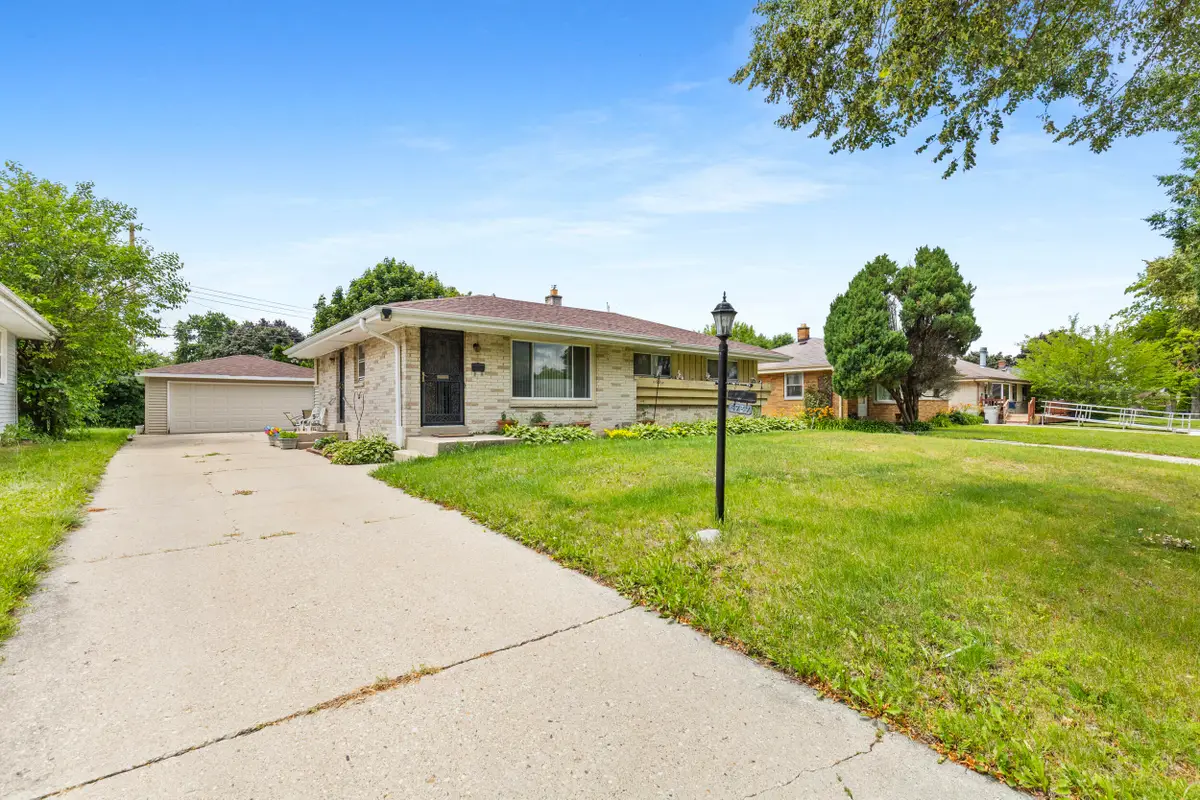 5737 N 80th St, Milwaukee, WI 53218 - #1