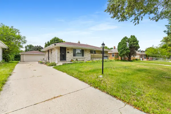 5737 N 80th St, Milwaukee, WI 53218