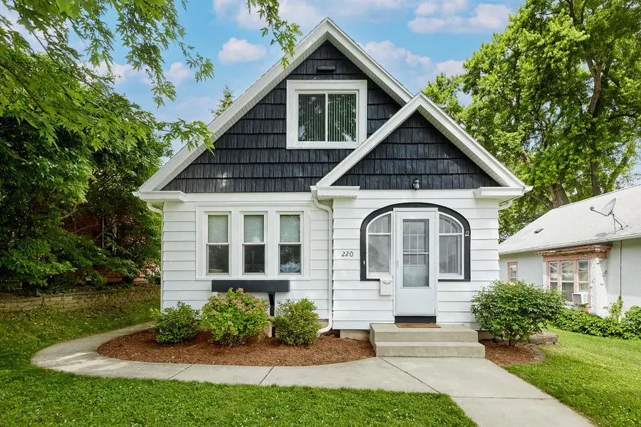 220 S Hartwell Ave, Waukesha, WI 53186 - #2