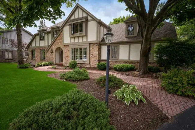 3 Maplewood Ct, Wind Point, WI 53402 - #2