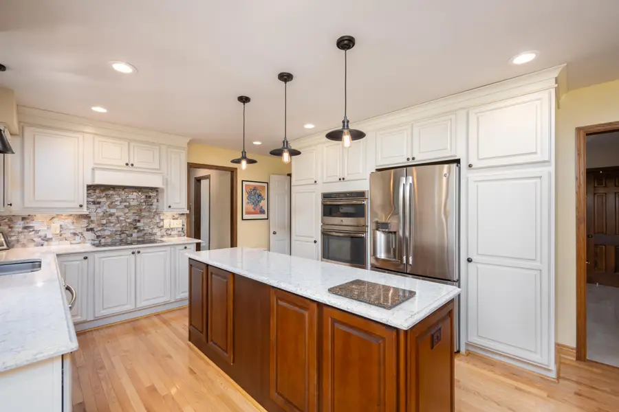 3 Maplewood Ct, Wind Point, WI 53402 - #3