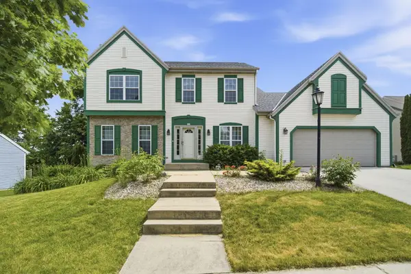 951 River Park Dr, Waukesha, WI 53189