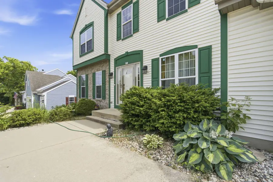 951 River Park Dr, Waukesha, WI 53189 - #3