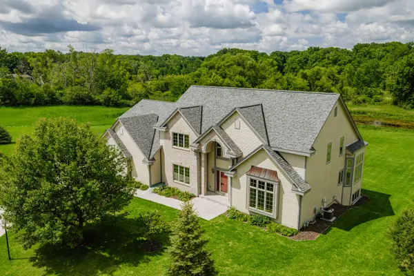 3976 Woodridge Ct, Richfield, WI 53017