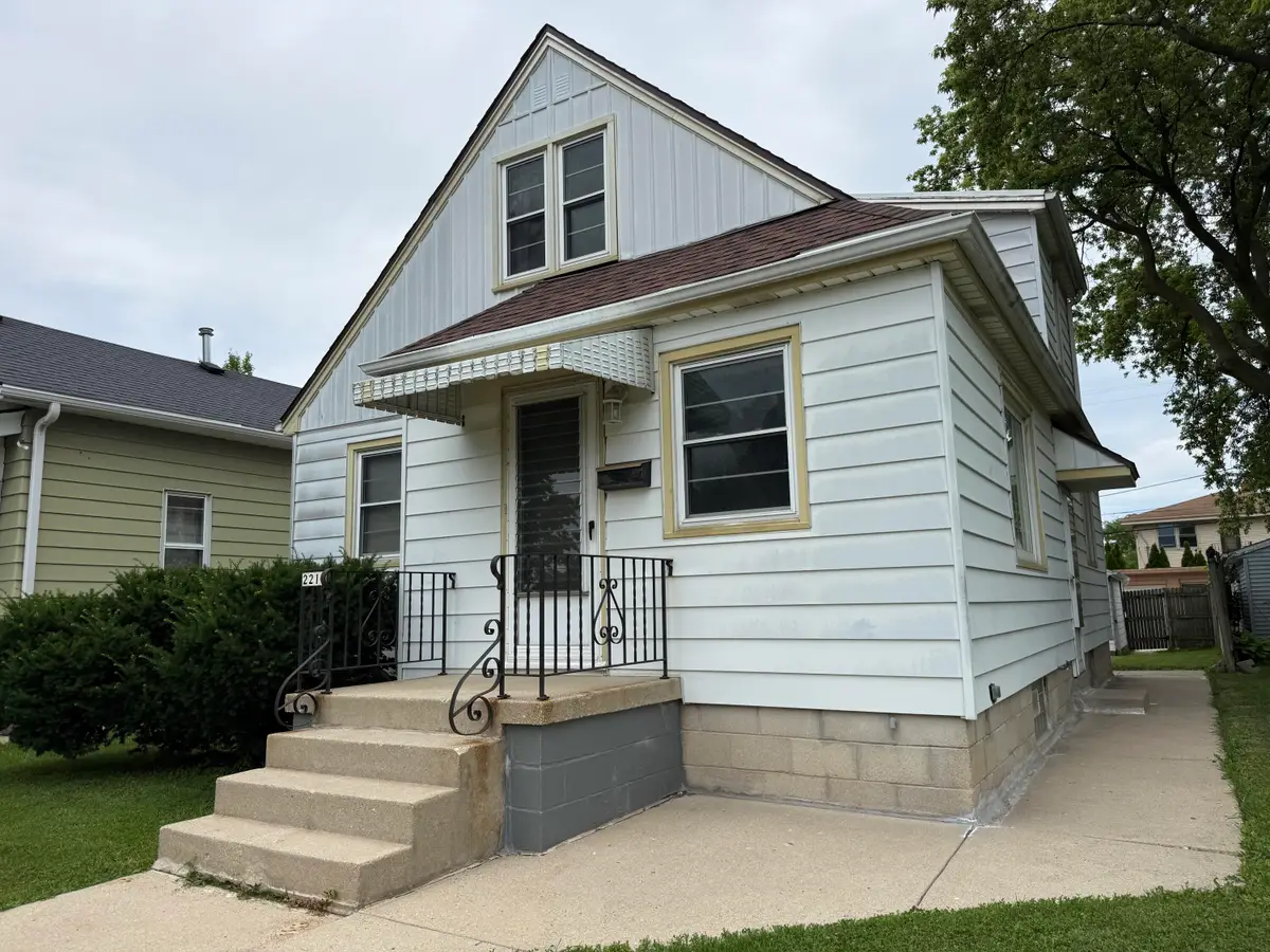 2210 S 56th St, West Allis, WI 53219 - #1