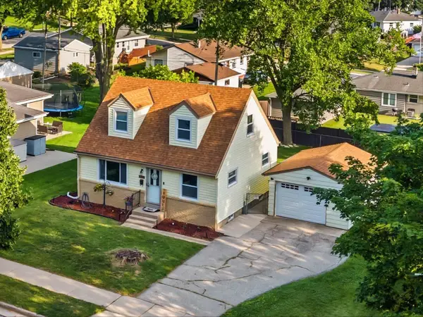 1115 Lawndale Ave, Waukesha, WI 53188