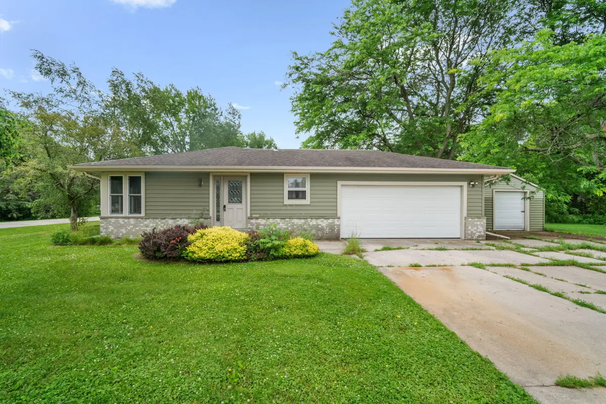 4883 Lois Ln, West Bend, WI 53095 - #1