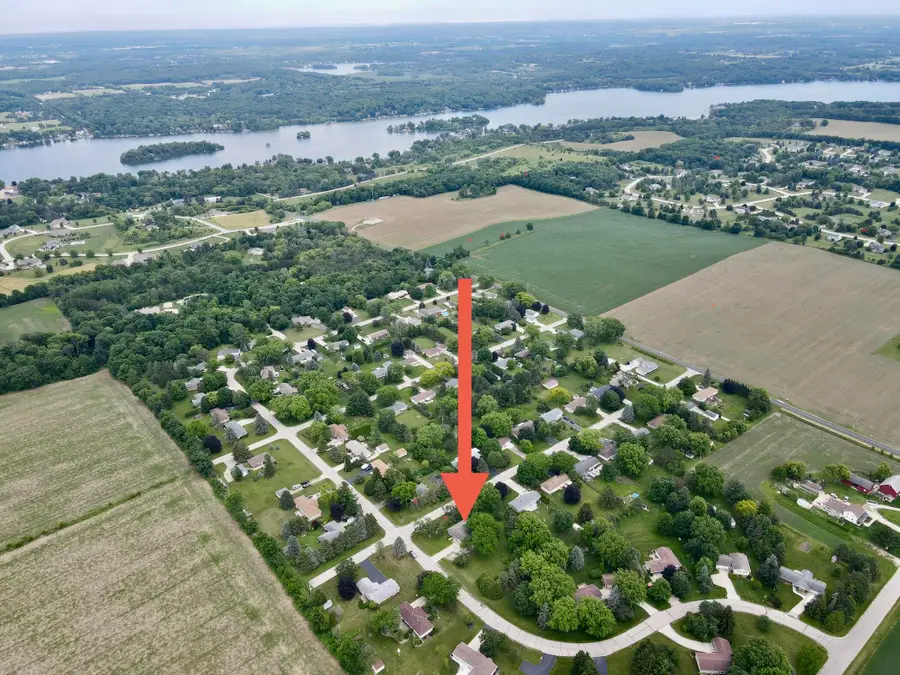 4883 Lois Ln, West Bend, WI 53095 - #2