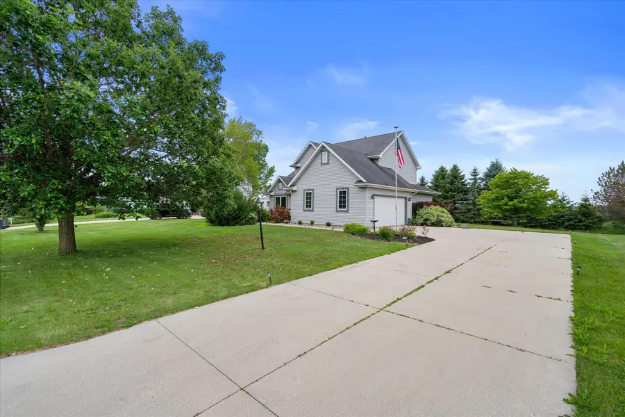 235 W Redding Cir, Belgium, WI 53004 - #2