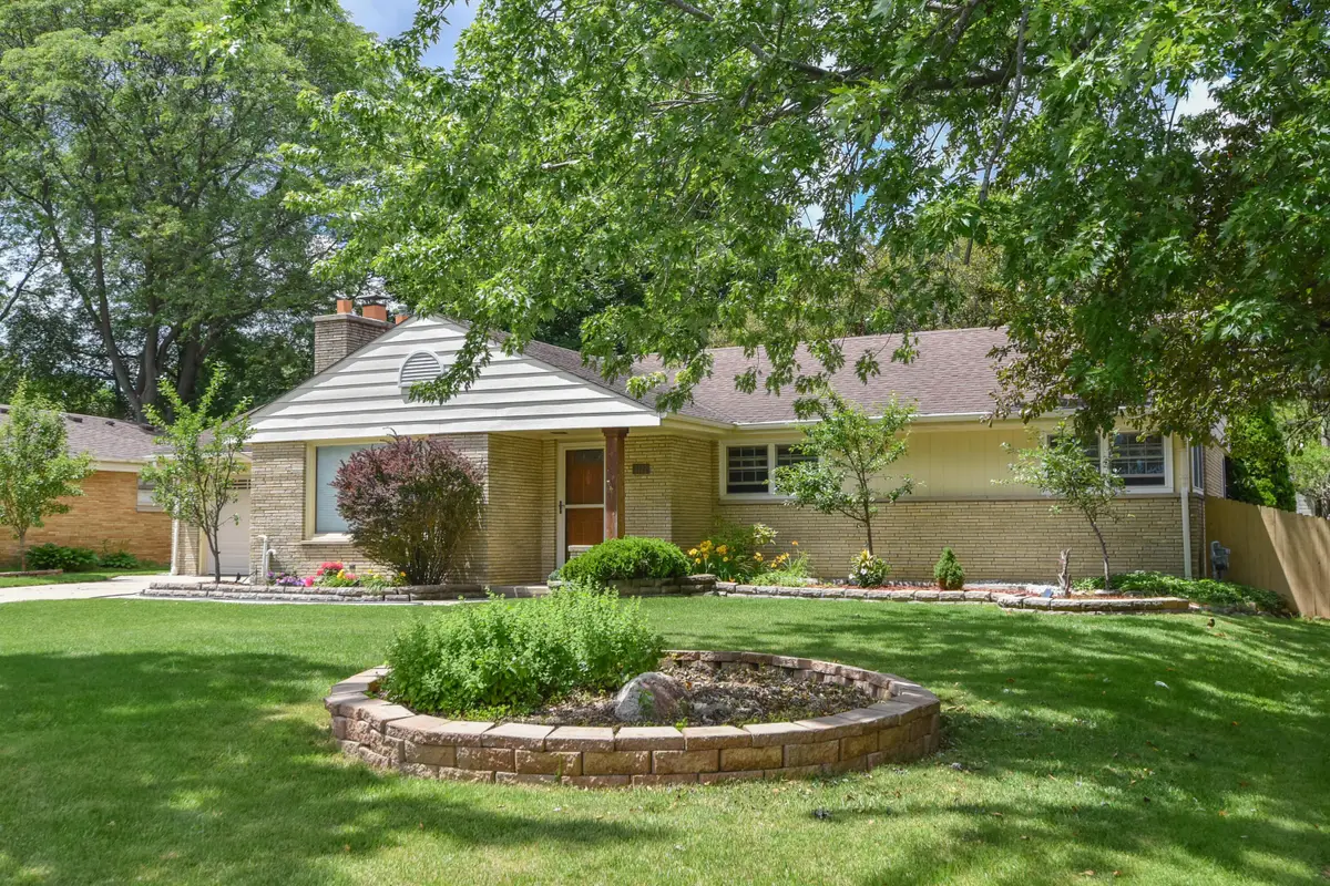 2127 N 122nd St, Wauwatosa, WI 53226 - #1