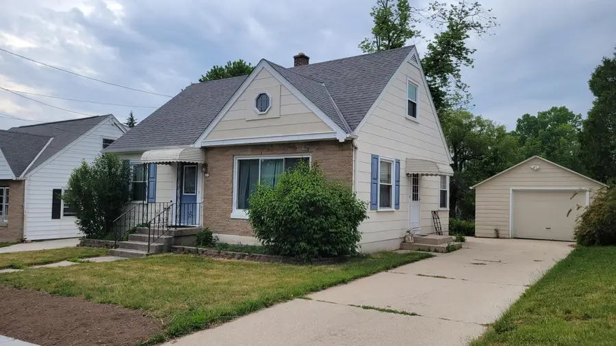 312 Washington Ave, Fredonia, WI 53021 - #2