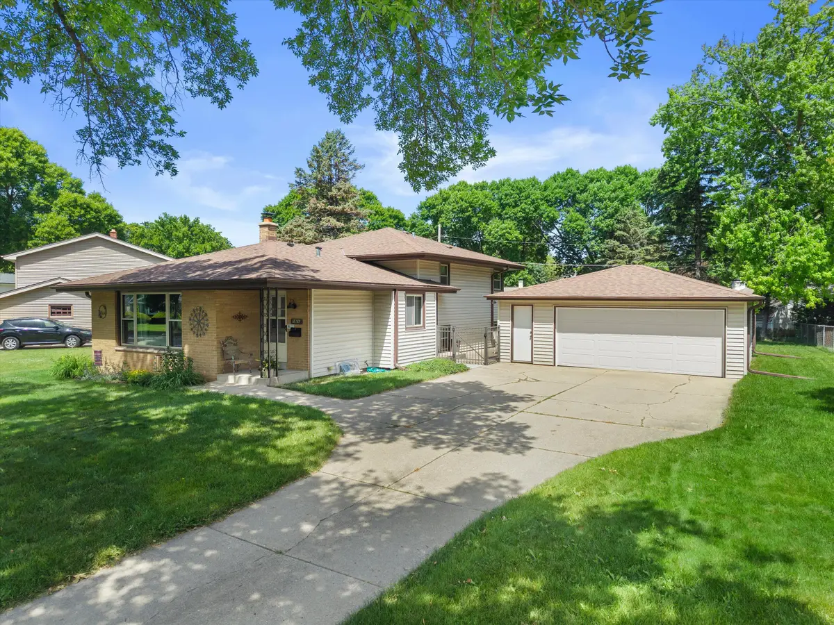 1826 Dewitt Ct, Waukesha, WI 53186 - #1