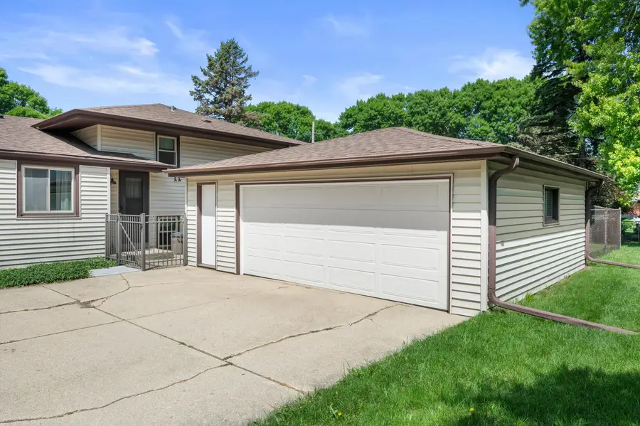 1826 Dewitt Ct, Waukesha, WI 53186 - #2