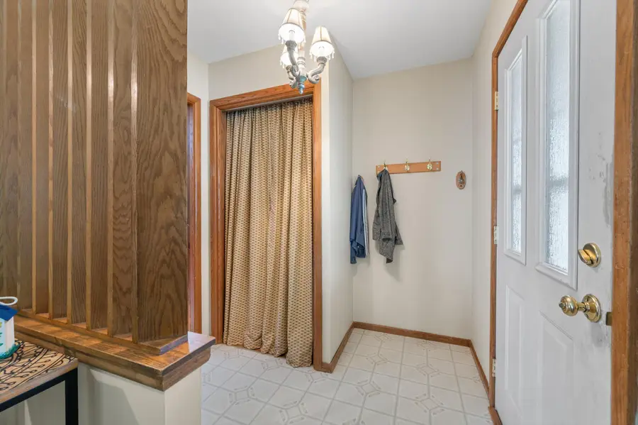 1826 Dewitt Ct, Waukesha, WI 53186 - #3