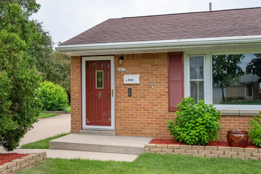 4423 S 61st St, Greenfield, WI 53220 - #3