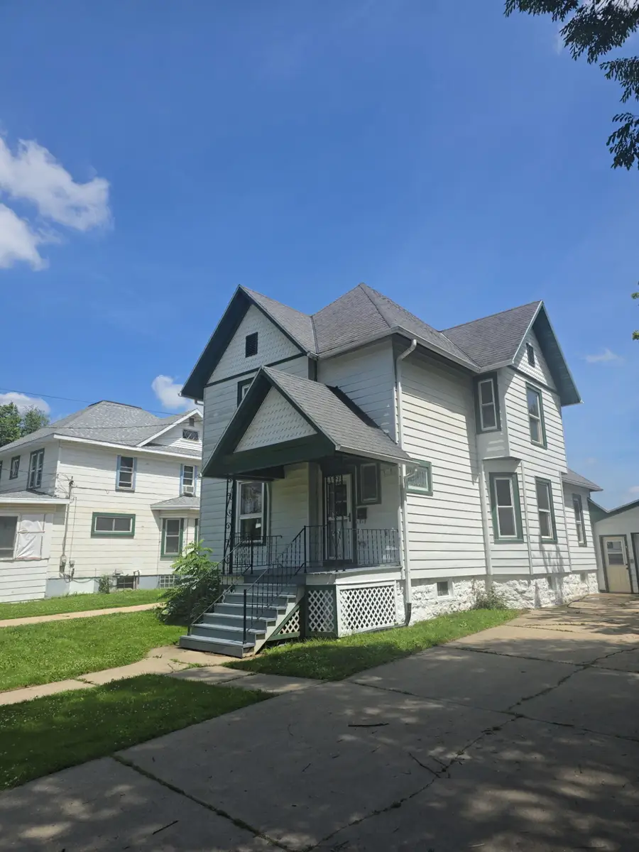 215 N Main St, Reeseville, WI 53579 - #2