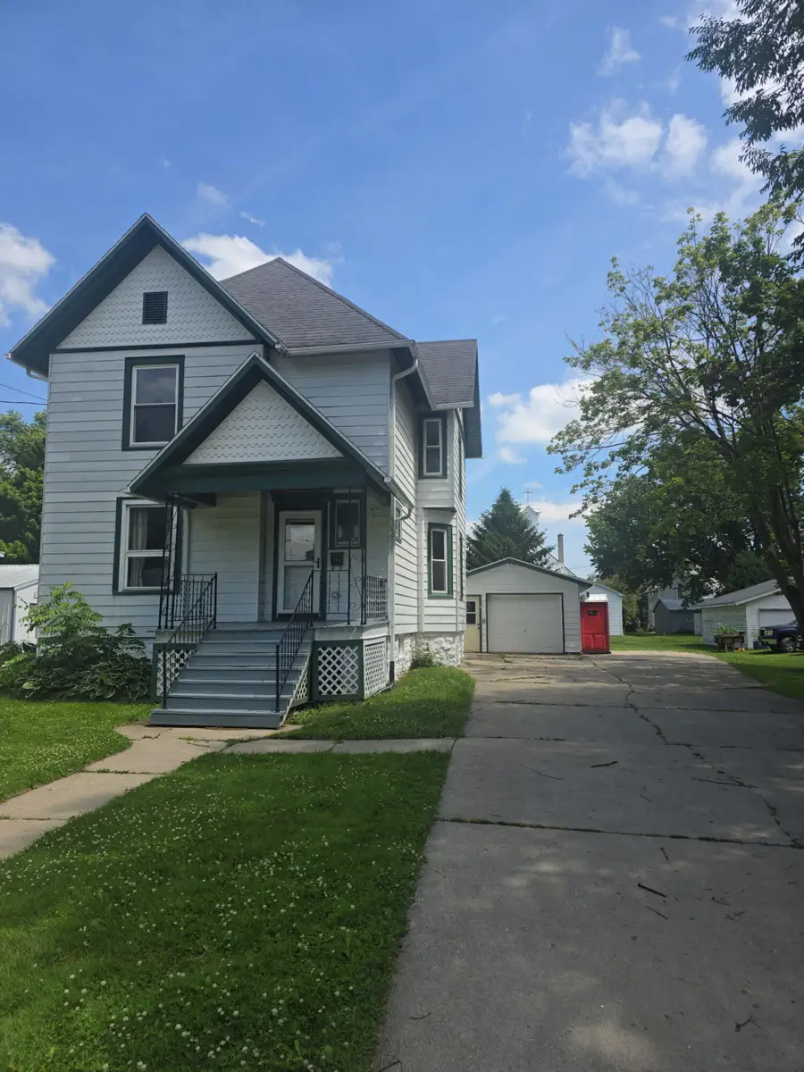 215 N Main St, Reeseville, WI 53579 - #3