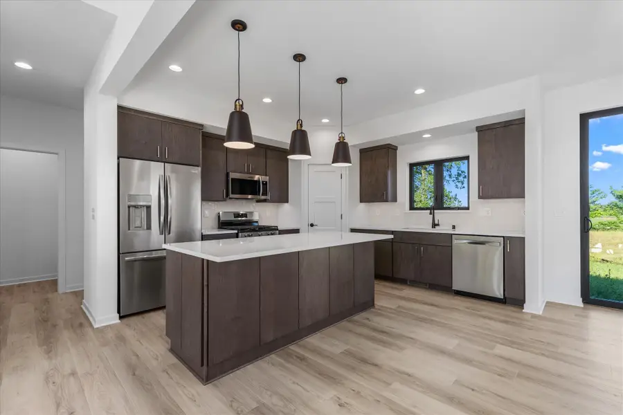 W251N2385 Valleyview Cir, Pewaukee, WI 53072 - #2