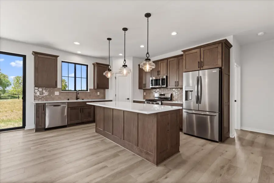 W251N2437 Valleyview Cir, Pewaukee, WI 53072 - #2