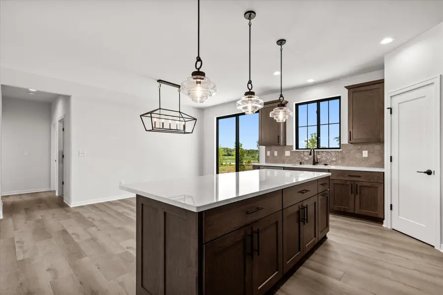 W251N2437 Valleyview Cir, Pewaukee, WI 53072 - #3