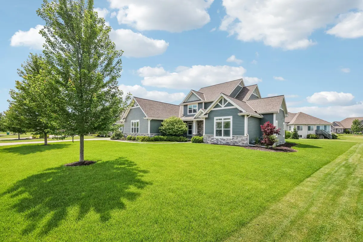 N66W15730 Fox Meadow Dr, Menomonee Falls, WI 53051 - #1
