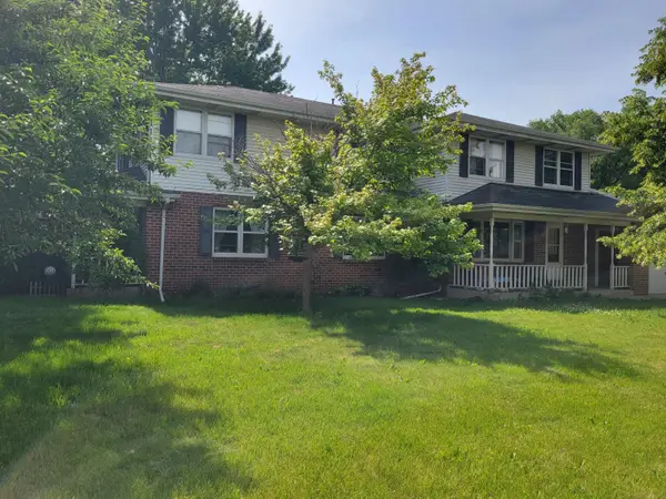 405 Foxmead Dr, Waterford, WI 53185