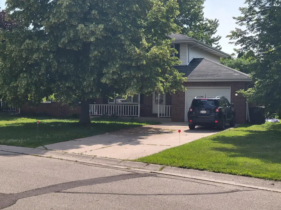 405 Foxmead Dr, Waterford, WI 53185 - #2
