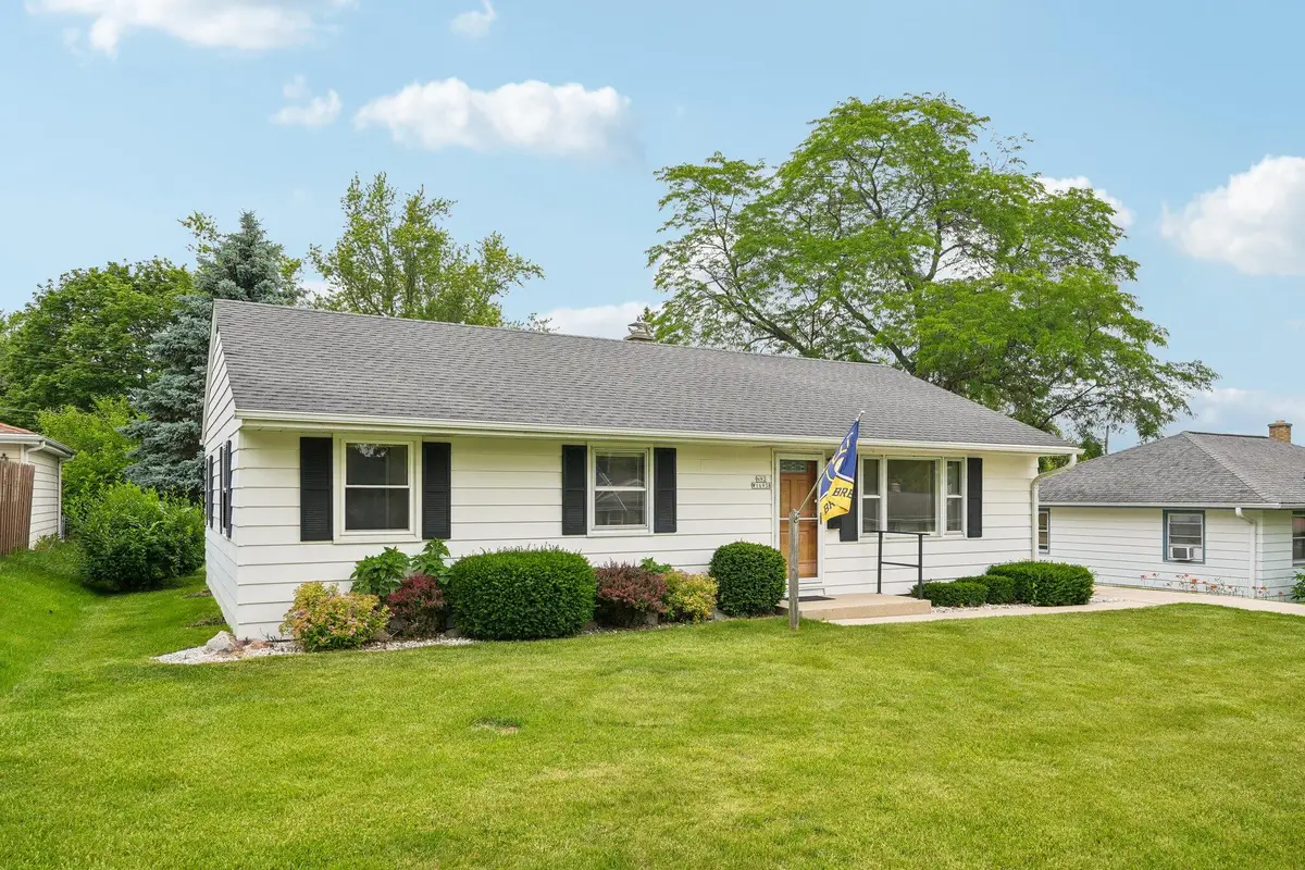 N92W16938 Roger Ave, Menomonee Falls, WI 53051 - #1