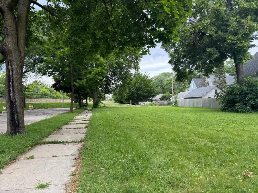 4026 W Clybourn St, Milwaukee, WI 53208 - #3