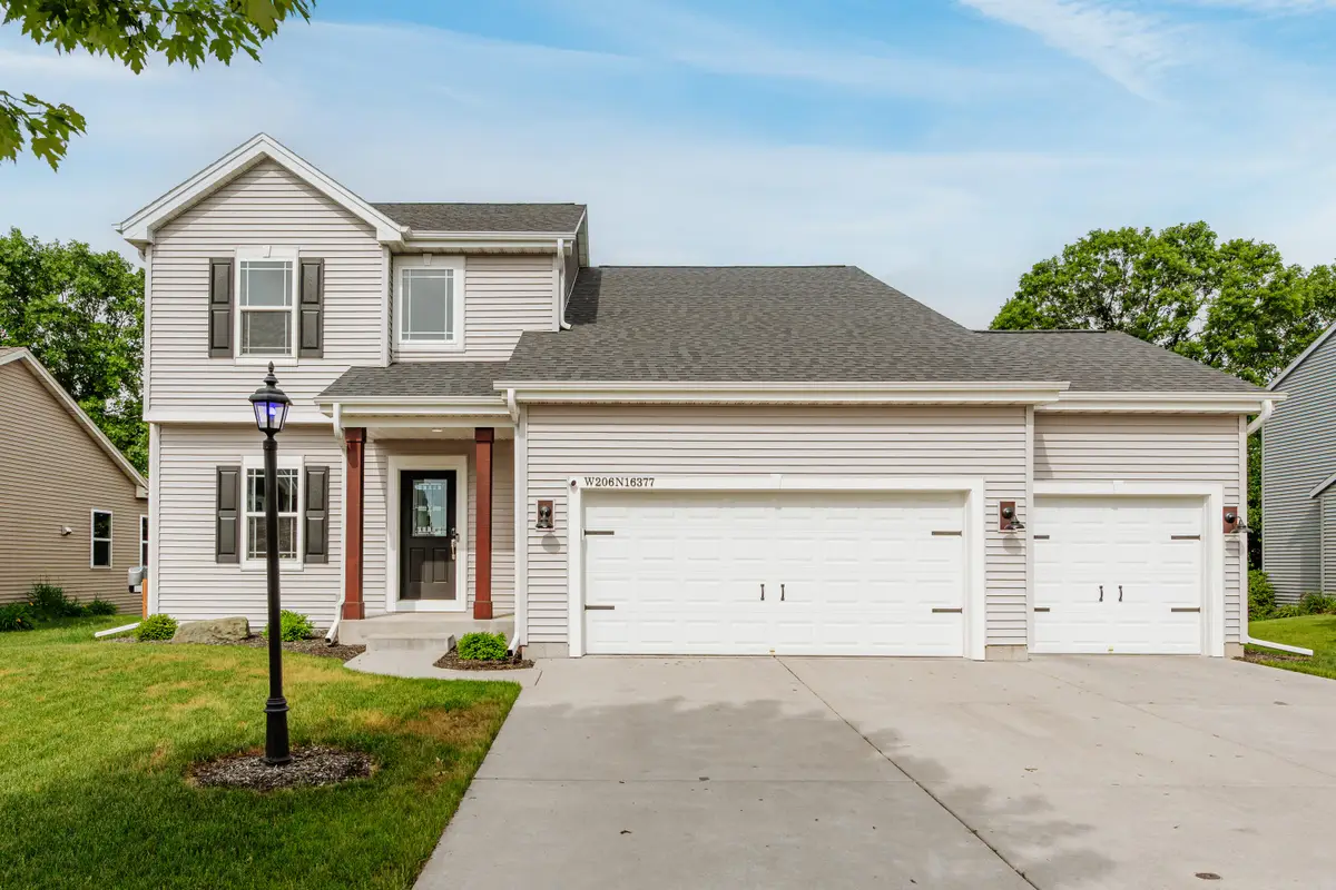 W206N16377 Marshland Dr, Jackson, WI 53037 - #1