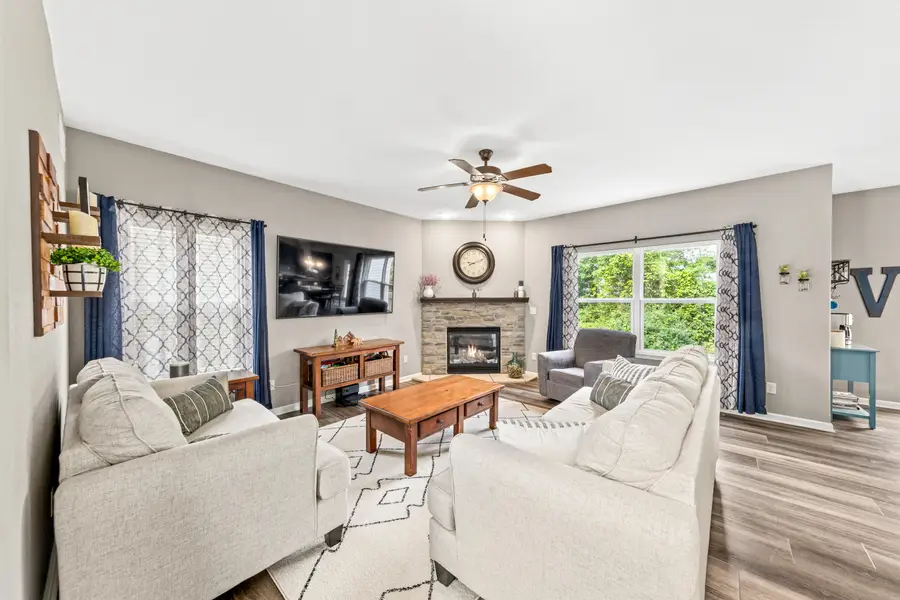 W206N16377 Marshland Dr, Jackson, WI 53037 - #2