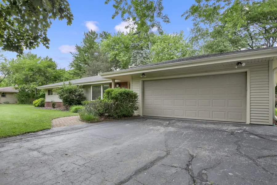 2614 W Chestnut Rd, Mequon, WI 53092 - #3