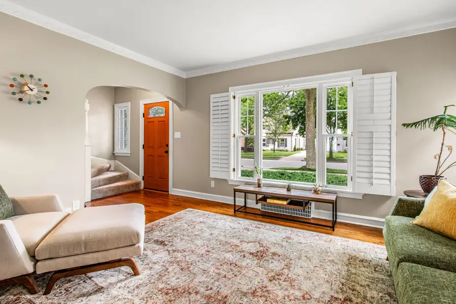 5574 N Kent Ave, Whitefish Bay, WI 53217 - #2