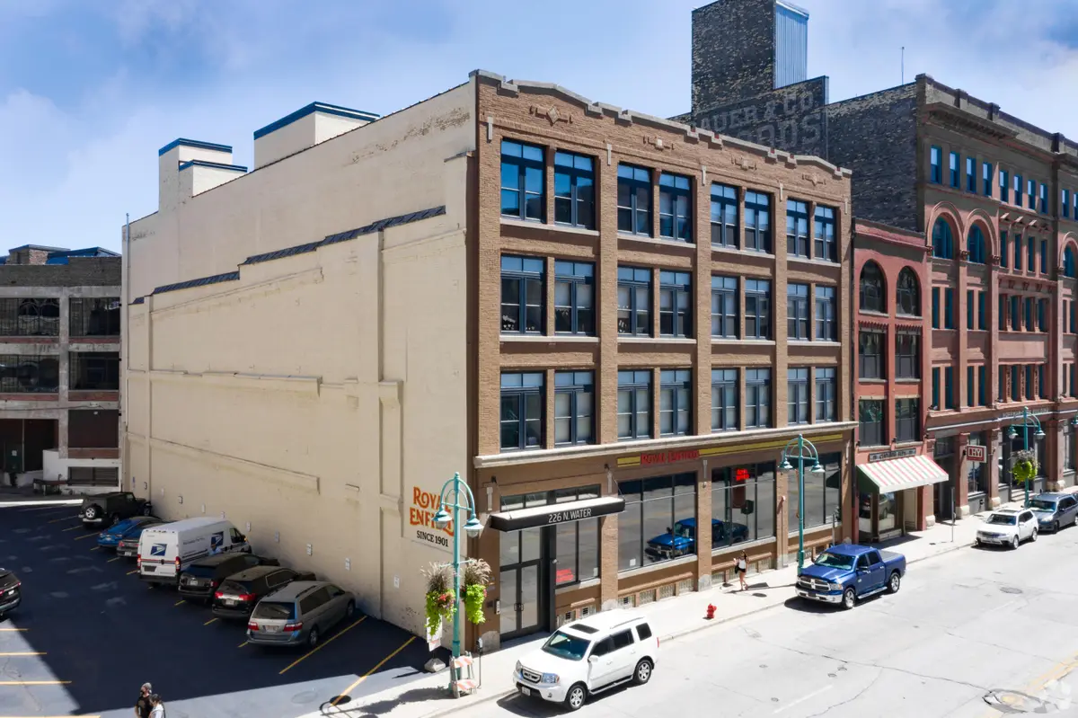226 N Water St, Milwaukee, WI 53202 - #1