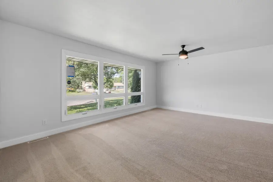 567 W Fransee Ln, Glendale, WI 53217 - #2