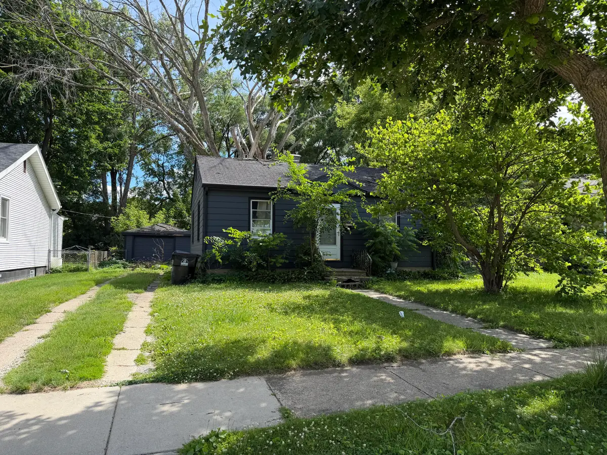 2715 Eisenhower Dr, Racine, WI 53405 - #1