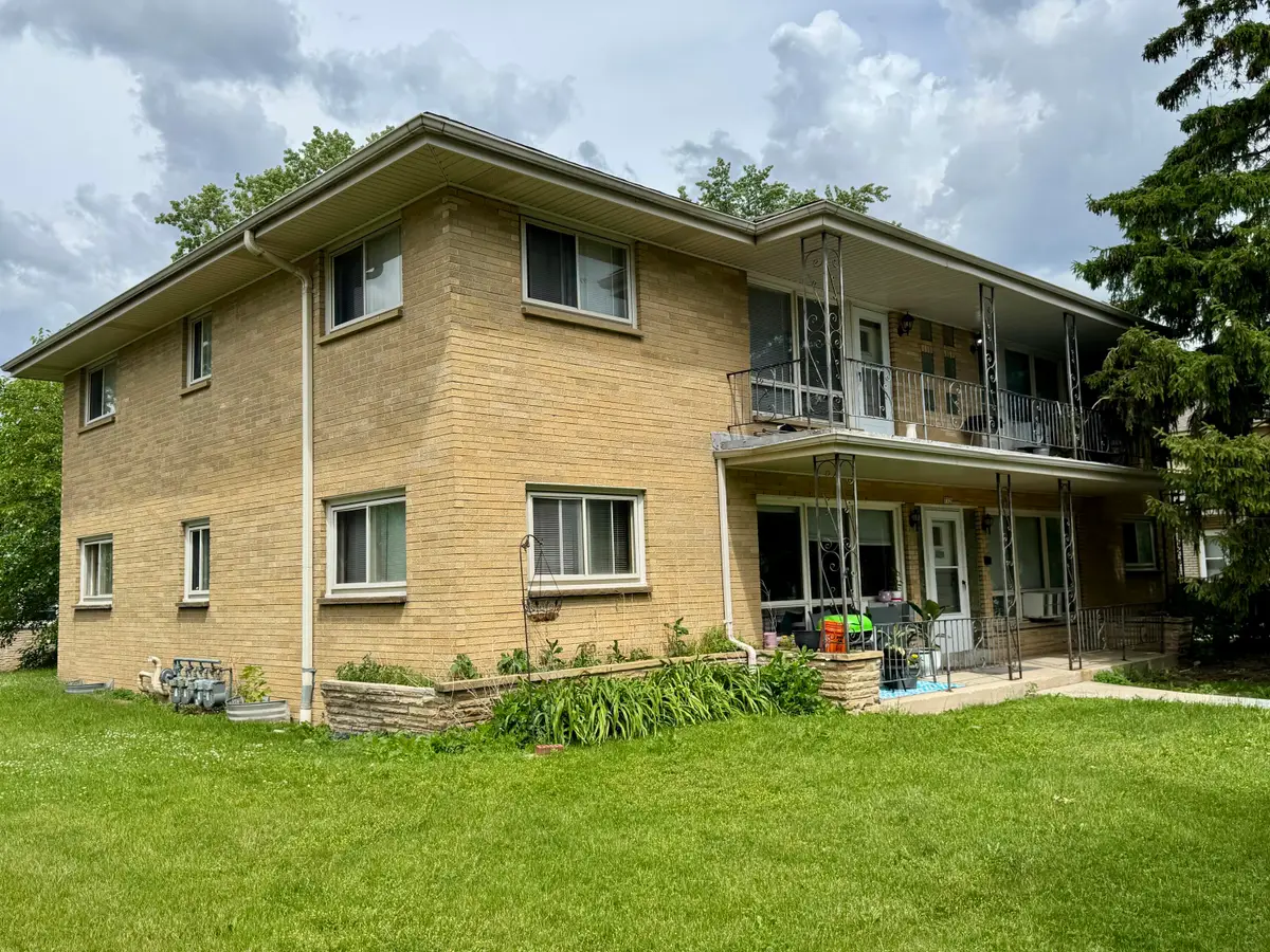 7328 W Honey Creek Dr, Milwaukee, WI 53219 - #1