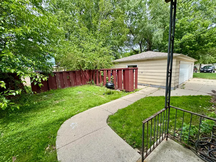 7328 W Honey Creek Dr, Milwaukee, WI 53219 - #3