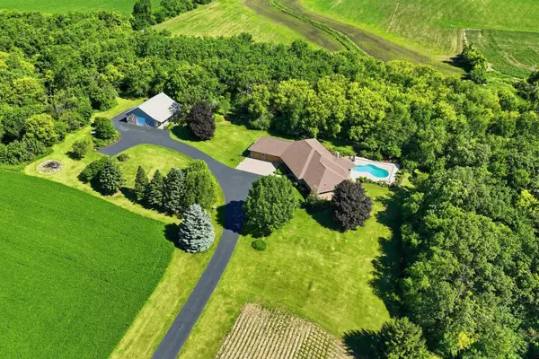 9325 E Six Corners Rd, Johnstown, WI 53563