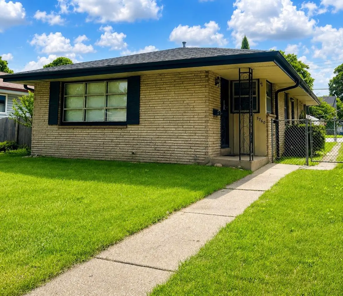 5760 N 93rd St, Milwaukee, WI 53225 - #1