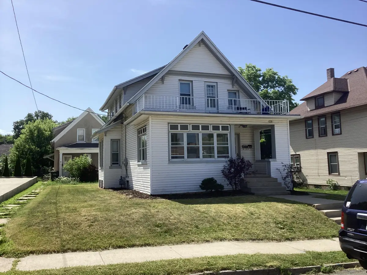 128 N 9th Ave, West Bend, WI 53095 - #1