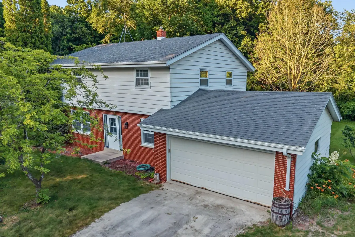 3552 Lusan Dr, Jackson, WI 53012 - #1