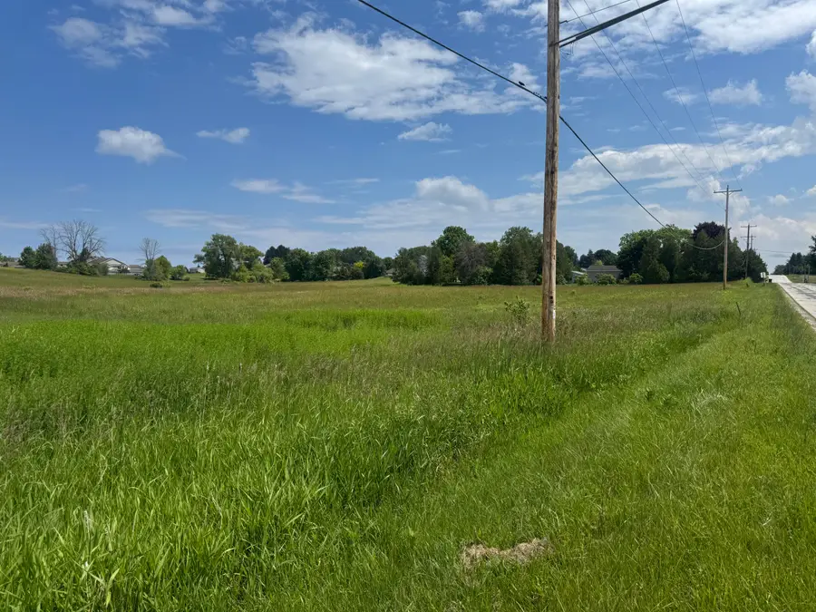 1261 N Westview St, Cleveland, WI 53015 - #3
