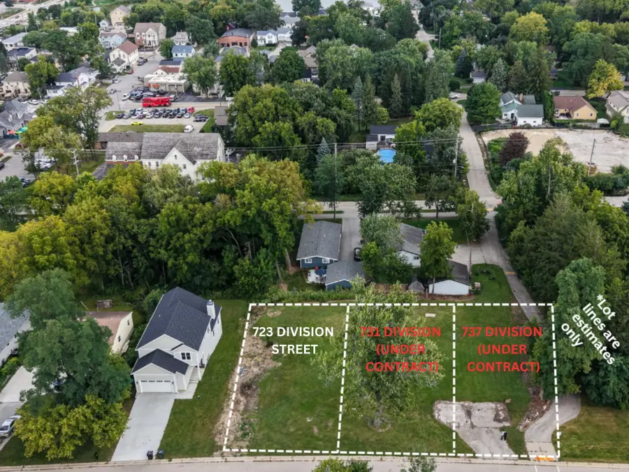 723 Division St, Delafield, WI 53018 - #2